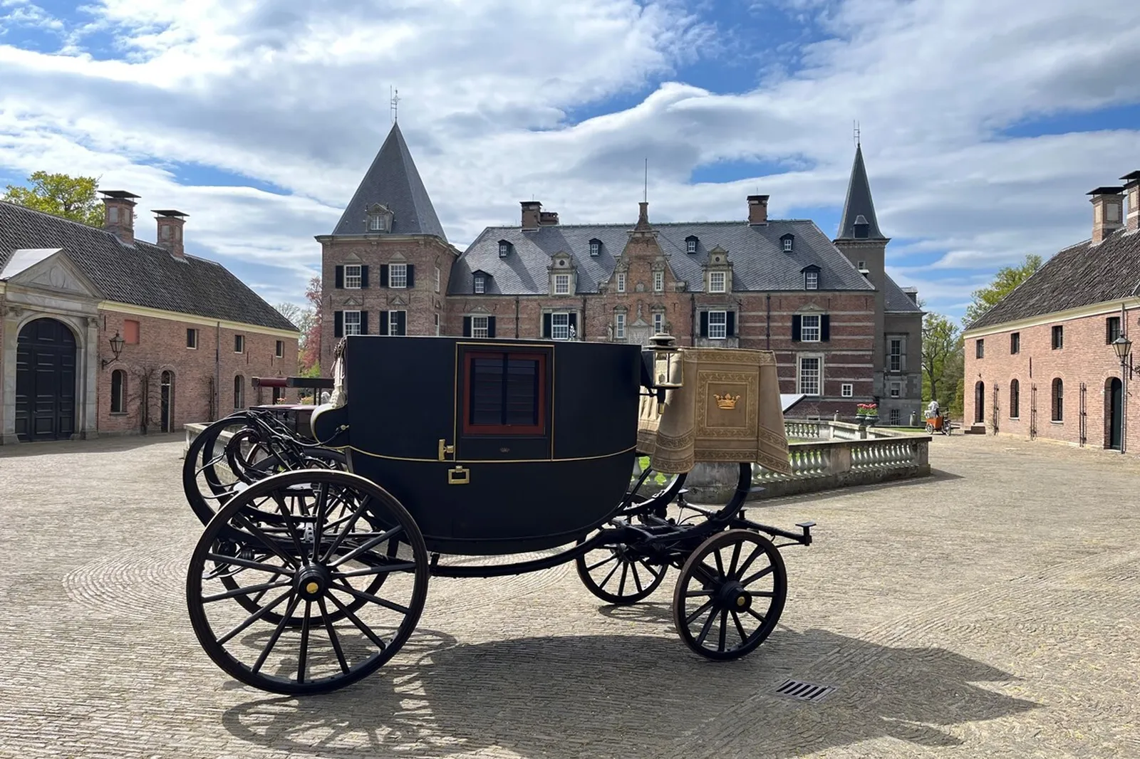 Staatsie Berline uit ca 1825 gebruikt op reis naar sint petersbrug85